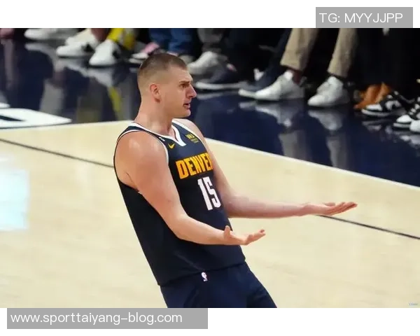 张佳玮点评掘金稳健表现约基奇三节轻松打卡无罚球仍然三双不在意